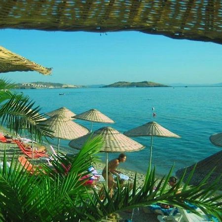 Teras Motel Foça Bagian luar foto