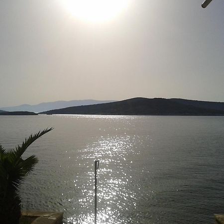 Teras Motel Foça Bagian luar foto