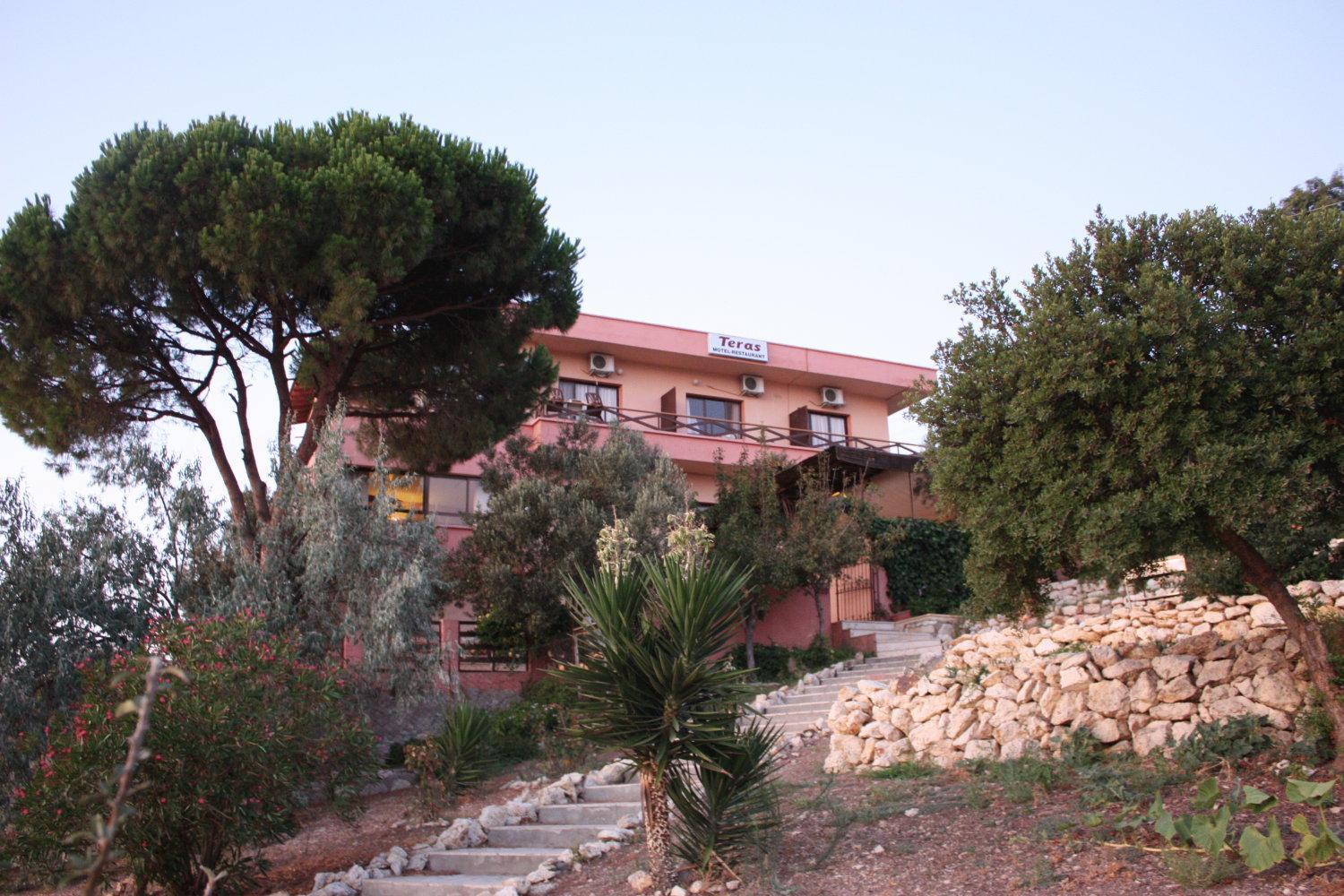 Teras Motel Foça Bagian luar foto
