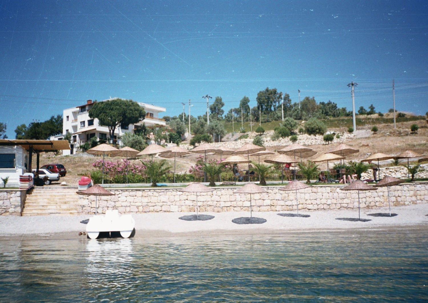 Teras Motel Foça Bagian luar foto