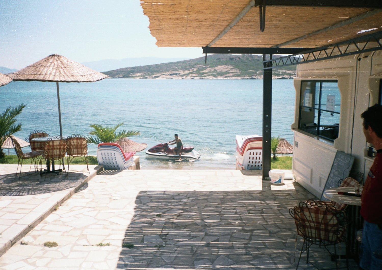 Teras Motel Foça Bagian luar foto