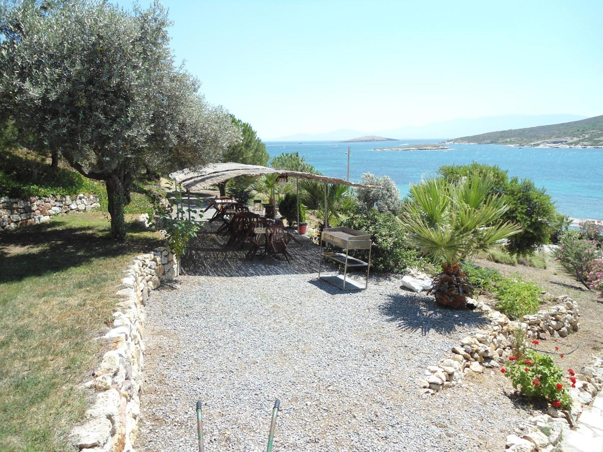 Teras Motel Foça Bagian luar foto
