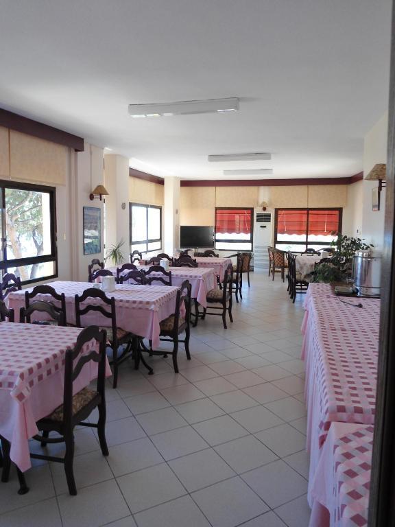 Teras Motel Foça Bagian luar foto