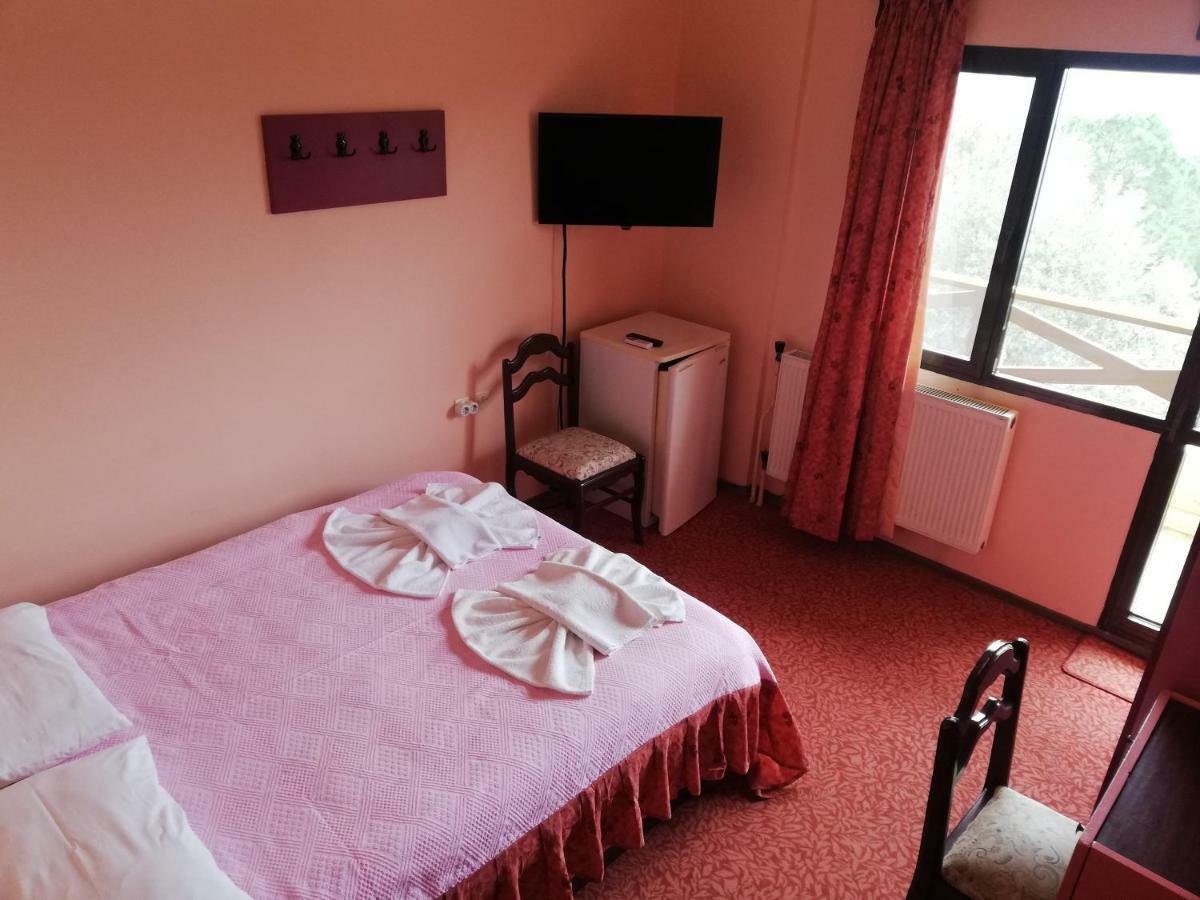 Teras Motel Foça Bagian luar foto