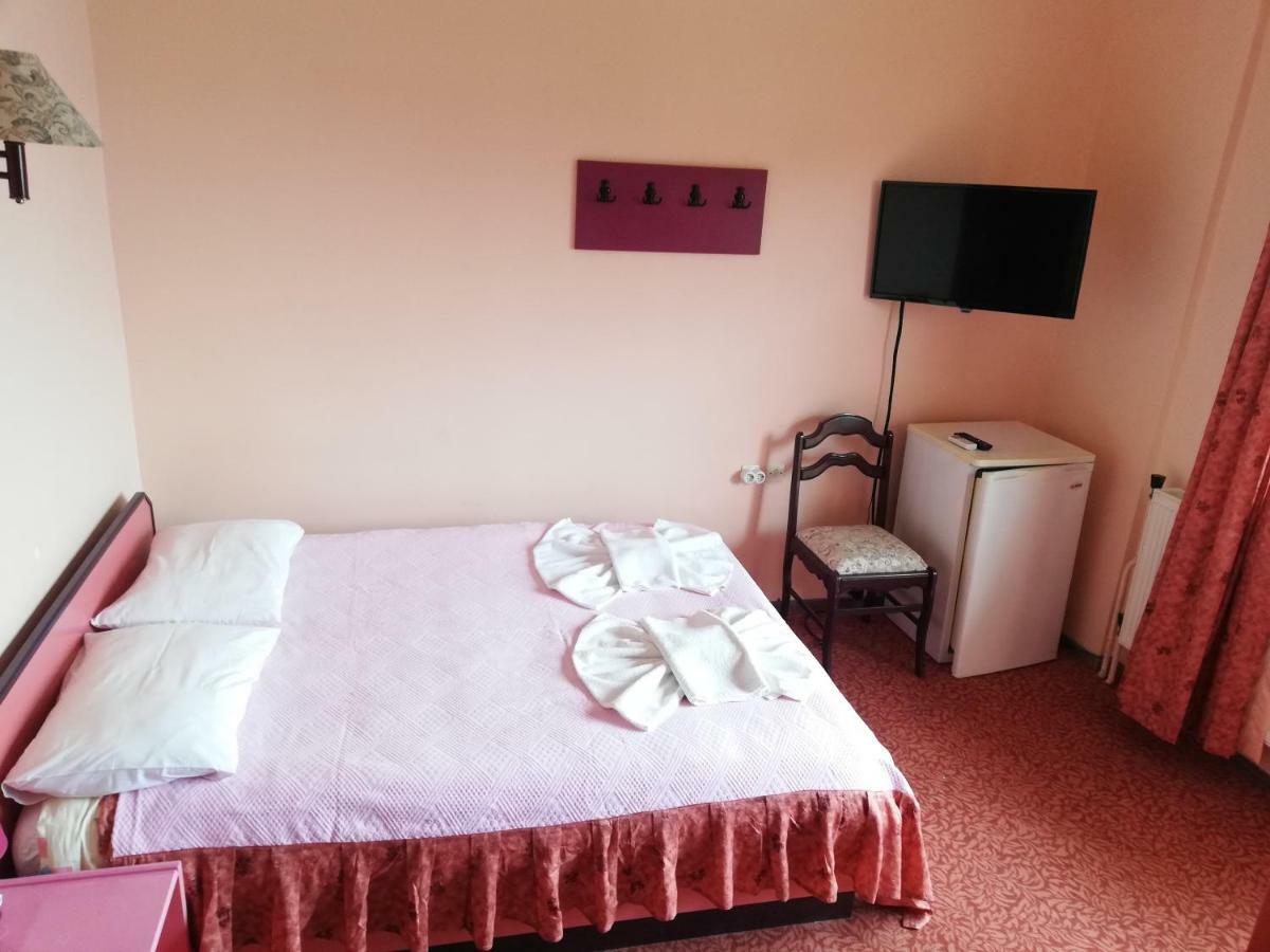 Teras Motel Foça Bagian luar foto