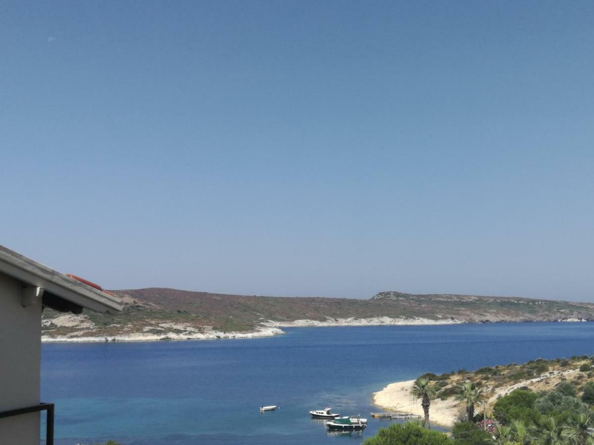 Teras Motel Foça Bagian luar foto